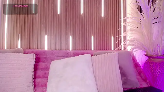 Snapshot of MylaDreams chatting on November 2025 03:50:02 AM MylaDreams online show from November 2025 03:50:02 AM