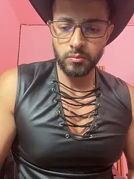 Snapshot of magnumchris chatting on April 2026 01:42:02 AM magnumchris online show from April 2026 01:42:02 AM