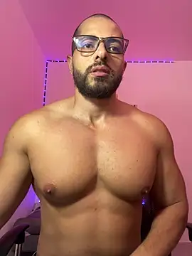 Snapshot of magnumchris chatting on April 2026 09:45:01 PM magnumchris online show from April 2026 09:45:01 PM