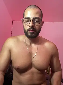 Snapshot of magnumchris chatting on April 2026 11:43:02 PM magnumchris online show from April 2026 11:43:02 PM