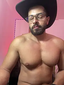 Snapshot of magnumchris chatting on May 2026 02:44:01 PM magnumchris online show from May 2026 02:44:01 PM