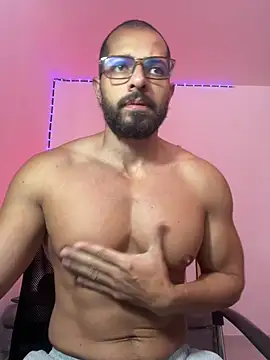 Snapshot of magnumchris chatting on May 2026 12:54:02 PM magnumchris online show from May 2026 12:54:02 PM