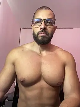 Snapshot of magnumchris chatting on May 2026 03:53:01 PM magnumchris online show from May 2026 03:53:01 PM