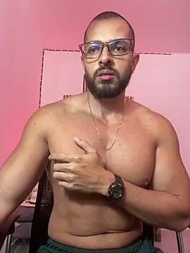 Snapshot of magnumchris chatting on May 2026 03:11:01 PM magnumchris online show from May 2026 03:11:01 PM