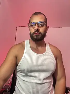 Snapshot of magnumchris chatting on May 2026 09:43:01 PM magnumchris online show from May 2026 09:43:01 PM