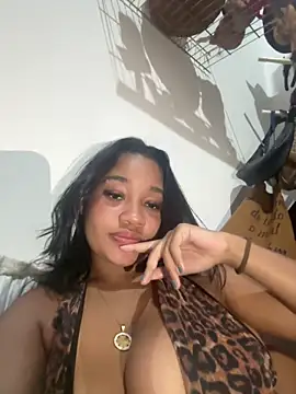 Snapshot of hillarymoreninha chatting on September 2025 07:45:01 AM hillarymoreninha online show from September 2025 07:45:01 AM