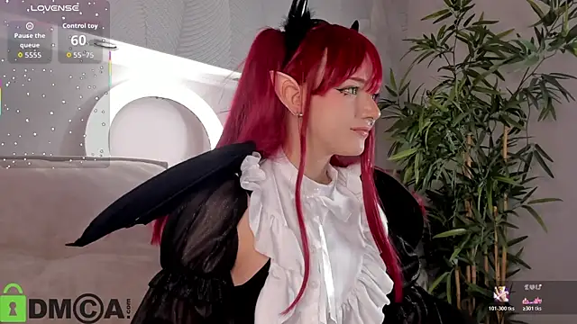 Molly Platt online show from February 2026 09:25:02 AM