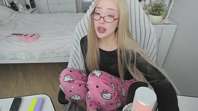 Snapshot of saadnesstyan chatting on December 2025 07:49:01 AM saadnesstyan online show from December 2025 07:49:01 AM