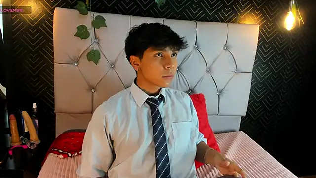 Thiago Kozak online show from October 2025 12:24:02 PM