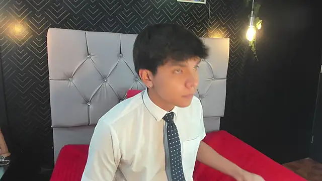 Thiago Kozak online show from November 2025 12:38:01 PM