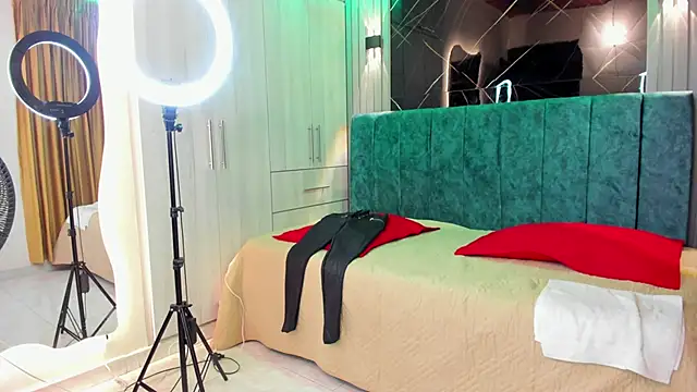 Cherry Castillo online show from October 2025 12:04:02 PM