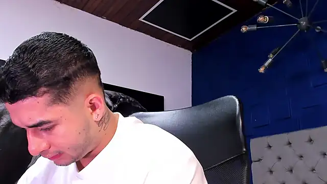 king falconer online show from December 2025 11:42:01 PM