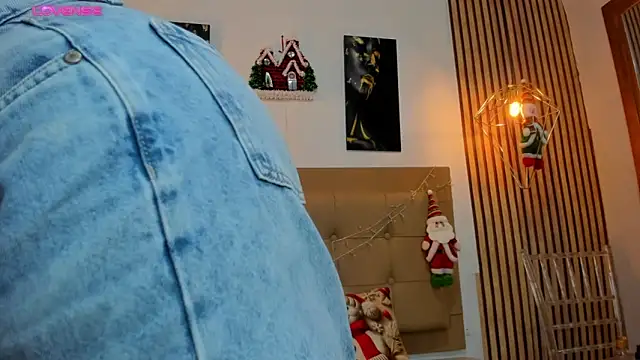 alesziarose online show from December 2025 07:19:02 PM