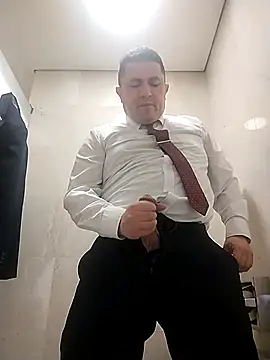 BigCristh79 online show from November 2025 04:10:02 PM