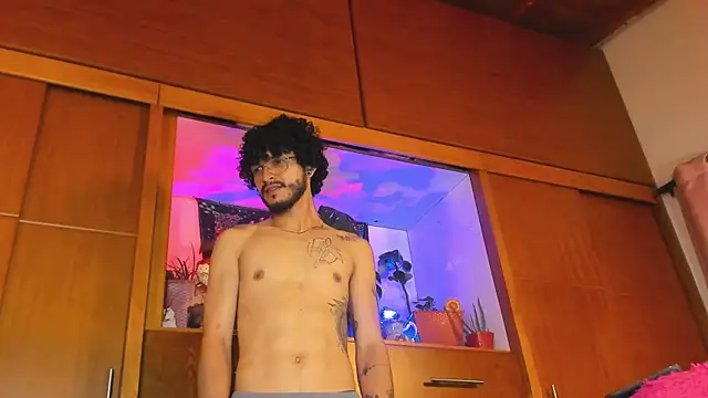 Snapshot of emmmalym chatting on September 2025 01:40:01 AM emmmalym online show from September 2025 01:40:01 AM