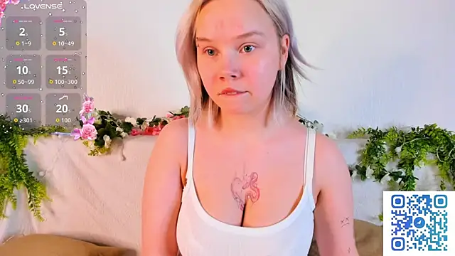 girlllsooft online show from October 2025 05:00:01 PM