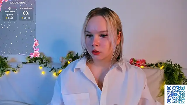 girlllsooft online show from November 2025 02:06:01 AM