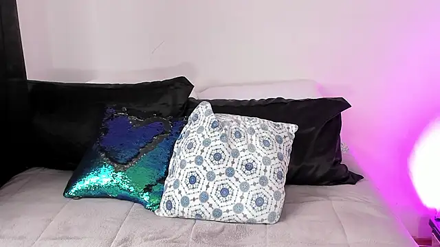 Londonttipton online show from February 2026 07:31:02 PM