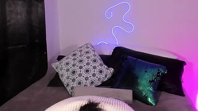 Londonttipton online show from March 2026 04:41:02 AM