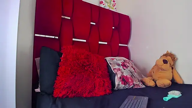 Snapshot of Camila_hot_ts chatting on October 2025 04:52:02 PM Camila hot ts online show from October 2025 04:52:02 PM