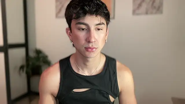 sweettaaron01 online show from April 2026 12:20:02 AM
