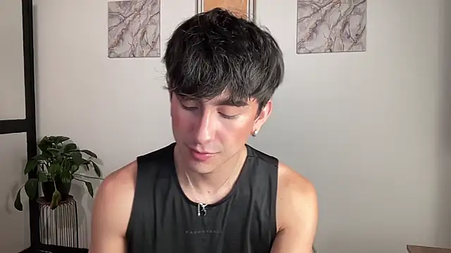 sweettaaron01 online show from May 2026 01:22:02 AM