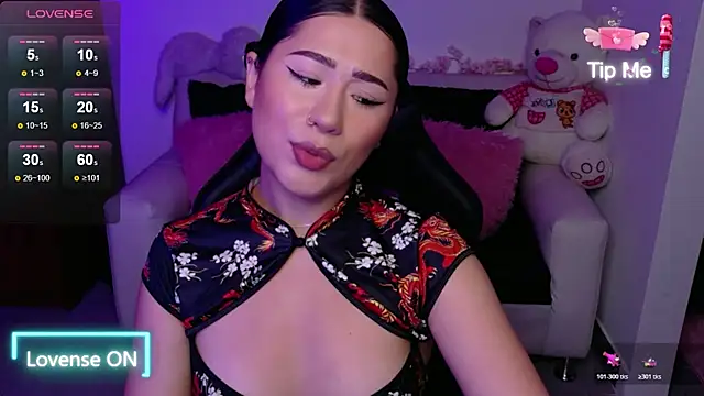 Snapshot of evelyn_ch_ chatting on November 2025 10:56:02 AM evelyn ch online show from November 2025 10:56:02 AM