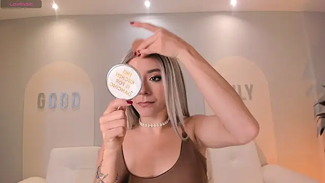 IsabellaMoreau online show from January 2026 07:28:02 PM