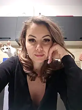 Snapshot of SeductiveMom chatting on January 2025 03:45:02 AM SeductiveMom online show from January 2025 03:45:02 AM