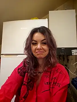 Snapshot of SeductiveMom chatting on March 2025 03:31:01 AM SeductiveMom online show from March 2025 03:31:01 AM