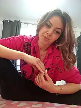 Snapshot of SeductiveMom chatting on March 2025 04:14:01 AM SeductiveMom online show from March 2025 04:14:01 AM