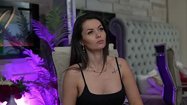 Snapshot of SeductiveMom chatting on December 2025 04:21:01 AM SeductiveMom online show from December 2025 04:21:01 AM