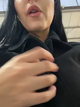 oh nina online show from November 2025 10:43:01 PM