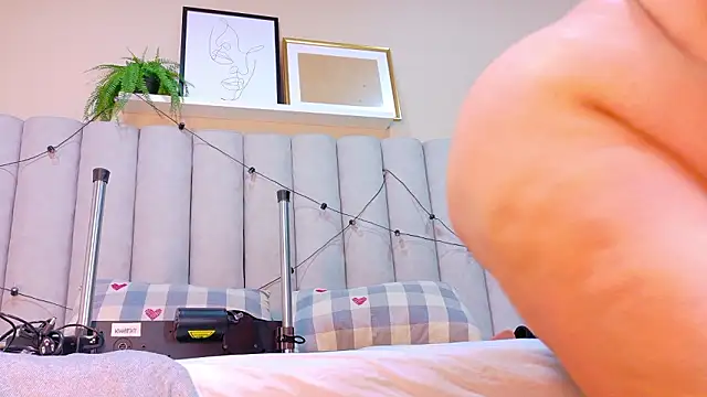 JenaCooper  online show from February 2026 03:00:02 AM