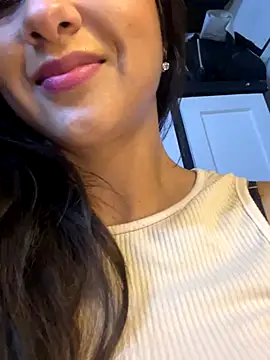 chicachocolate01 online show from November 2025 02:01:02 AM