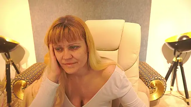 Snapshot of BellaLaPetit chatting on May 2026 03:57:02 AM BellaLaPetit online show from May 2026 03:57:02 AM