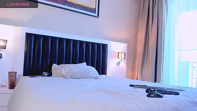 marrenaa online show from November 2025 07:13:02 AM