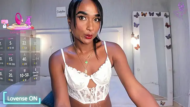 Snapshot of EsmeraldaNyx chatting on September 2025 10:53:01 PM EsmeraldaNyx online show from September 2025 10:53:01 PM