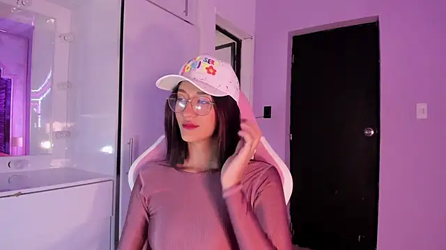 daphne courtis online show from November 2025 03:05:02 AM