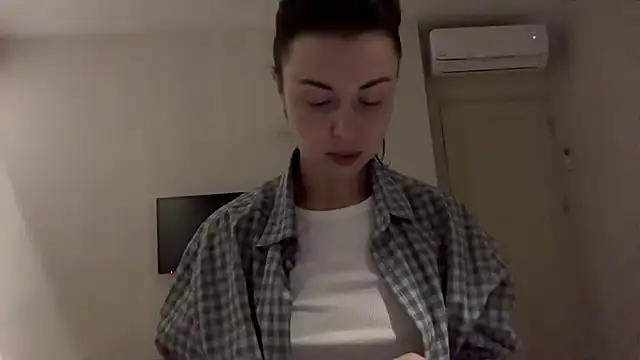 Snapshot of Gilin1 chatting on October 2025 06:39:01 PM Gilin1 online show from October 2025 06:39:01 PM