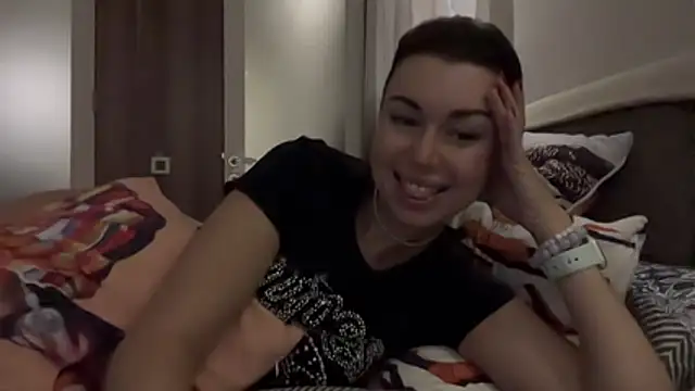 Snapshot of Gilin1 chatting on October 2025 08:20:02 PM Gilin1 online show from October 2025 08:20:02 PM