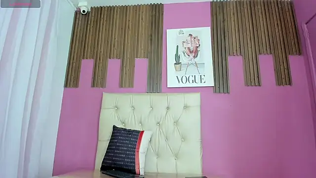 Lucia Spear online show from October 2025 01:23:01 PM