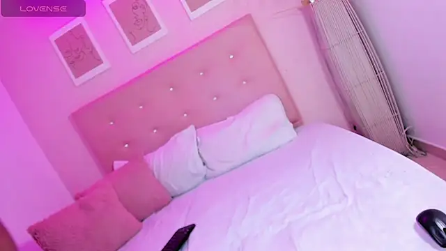 ANNIE DOLCE  online show from September 2025 09:51:01 PM