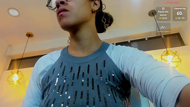 Hanna Cornee  online show from September 2025 01:25:02 PM