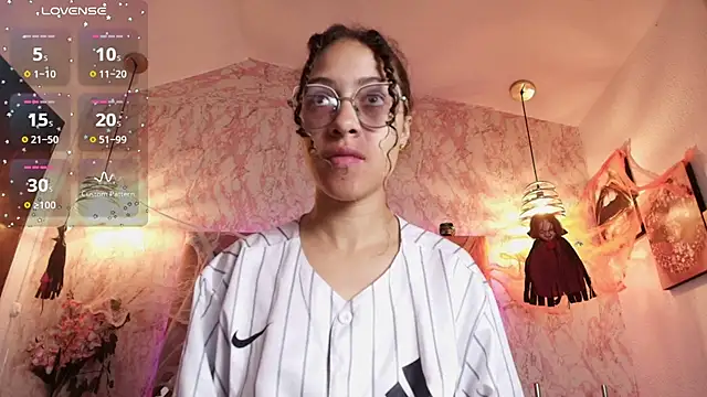 Hanna Cornee  online show from October 2025 01:47:02 PM