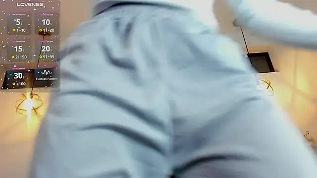 Hanna Cornee  online show from December 2025 01:42:01 PM