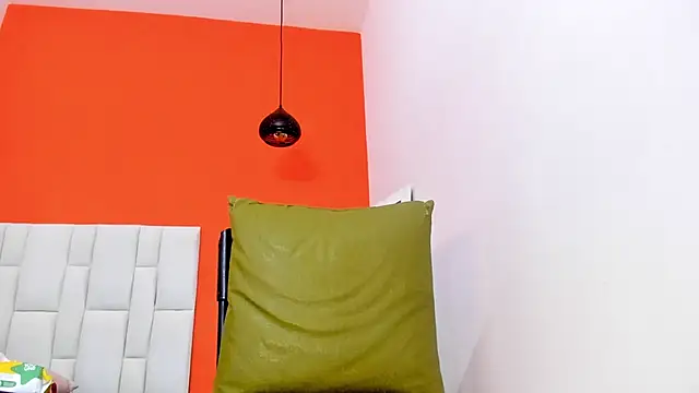 Snapshot of Roxan-hot69 chatting on September 2025 07:15:02 PM Roxan-hot69 online show from September 2025 07:15:02 PM