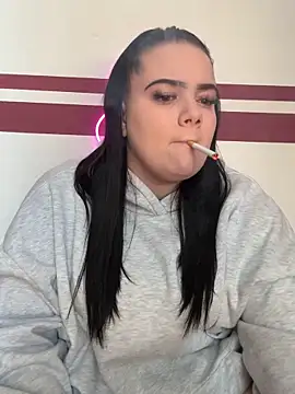 Snapshot of Shellybttn chatting on April 2026 10:55:01 AM Shellybttn online show from April 2026 10:55:01 AM