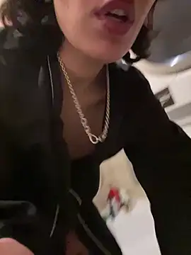 Piggiteablacktea online show from January 2026 06:33:02 PM