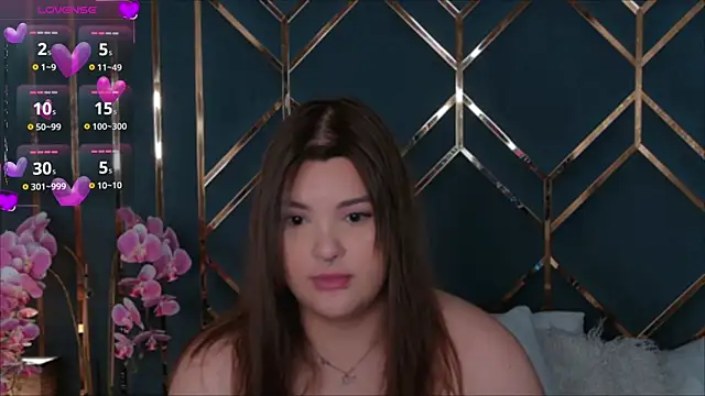 Snapshot of EmilyHyde chatting on February 2026 01:20:01 PM EmilyHyde online show from February 2026 01:20:01 PM